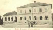 Hotel Altenburger na pohlednici z roku 1905.