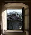 Pohled z okna na hrad Starý Jičín.